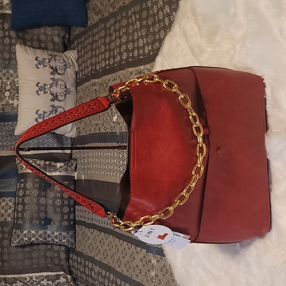 ⚘️Beautiful Red Vegan Shoulder Hobo Bag⚘️ - Picture 3 of 13